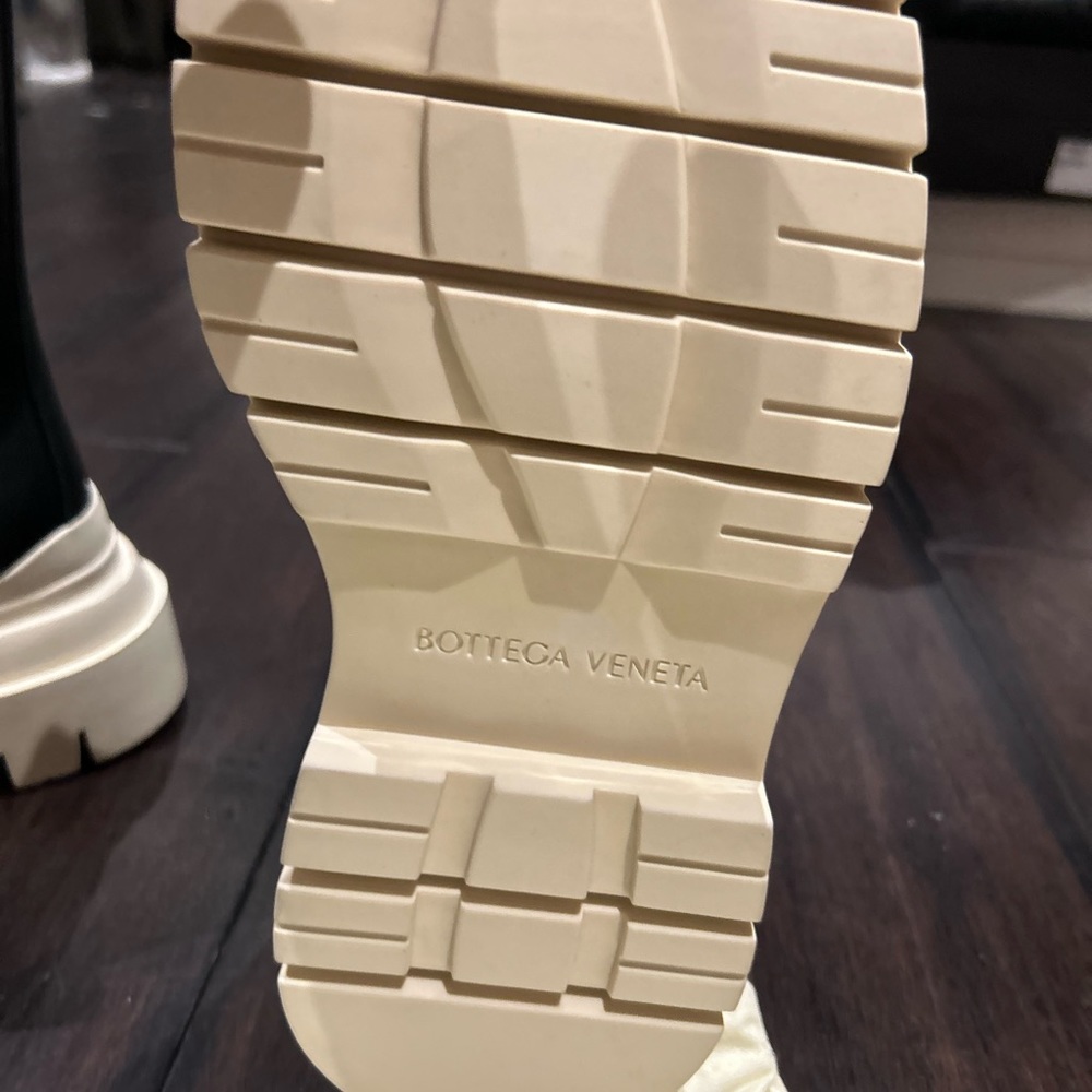 Bottega Veneta Cream Lug Sole Winter Rain Boots